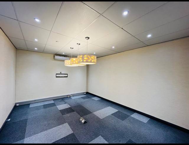 1,663M² OFFICE FOR SALE IN HALFWAY HOUSE